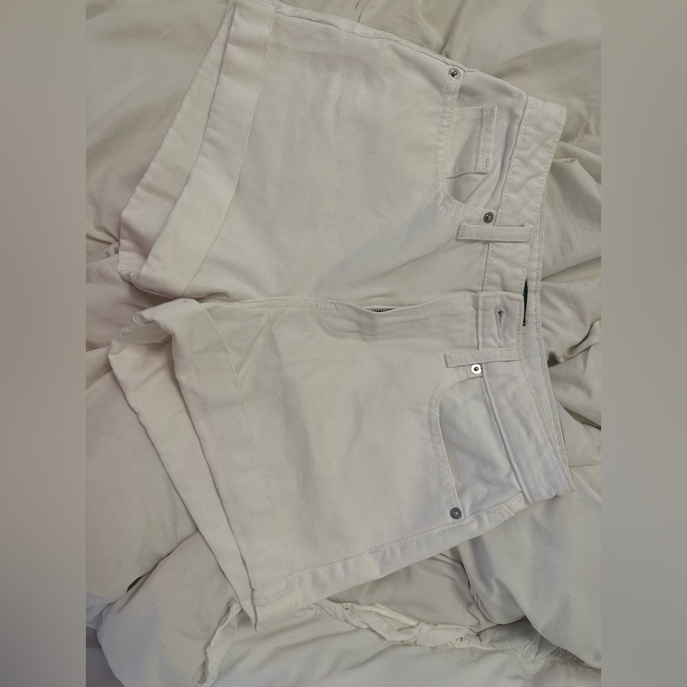 Hugh rise white mom shorts